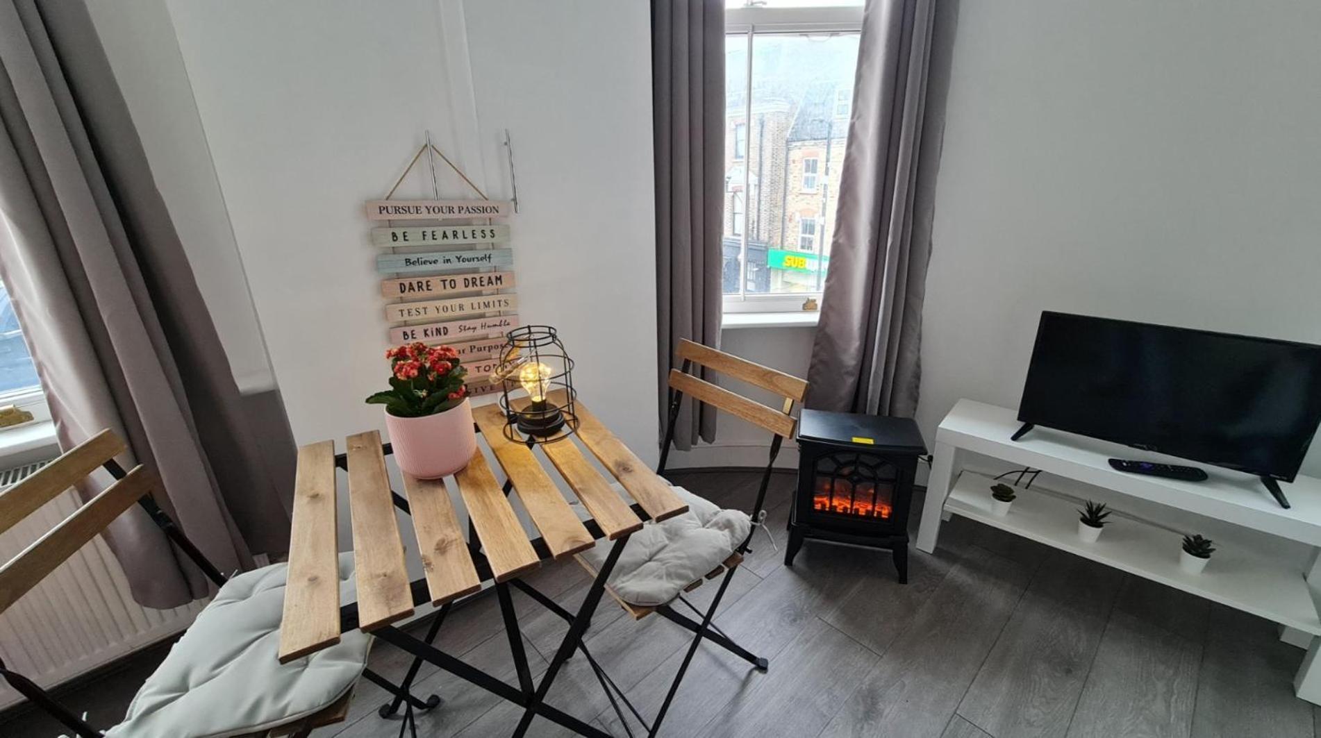 Cosy Studio With Kitchenette And Private Bathroom - 15Mins To Central London! Luaran gambar